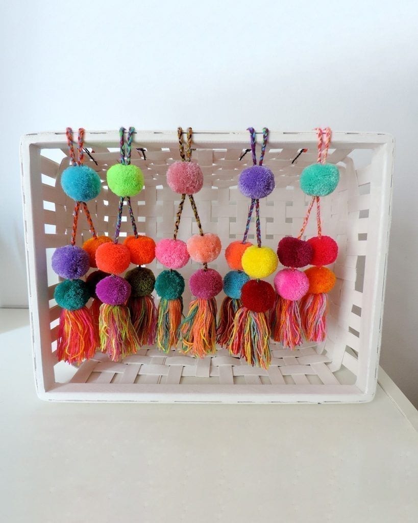 Llavero con pompones_pompom keyring