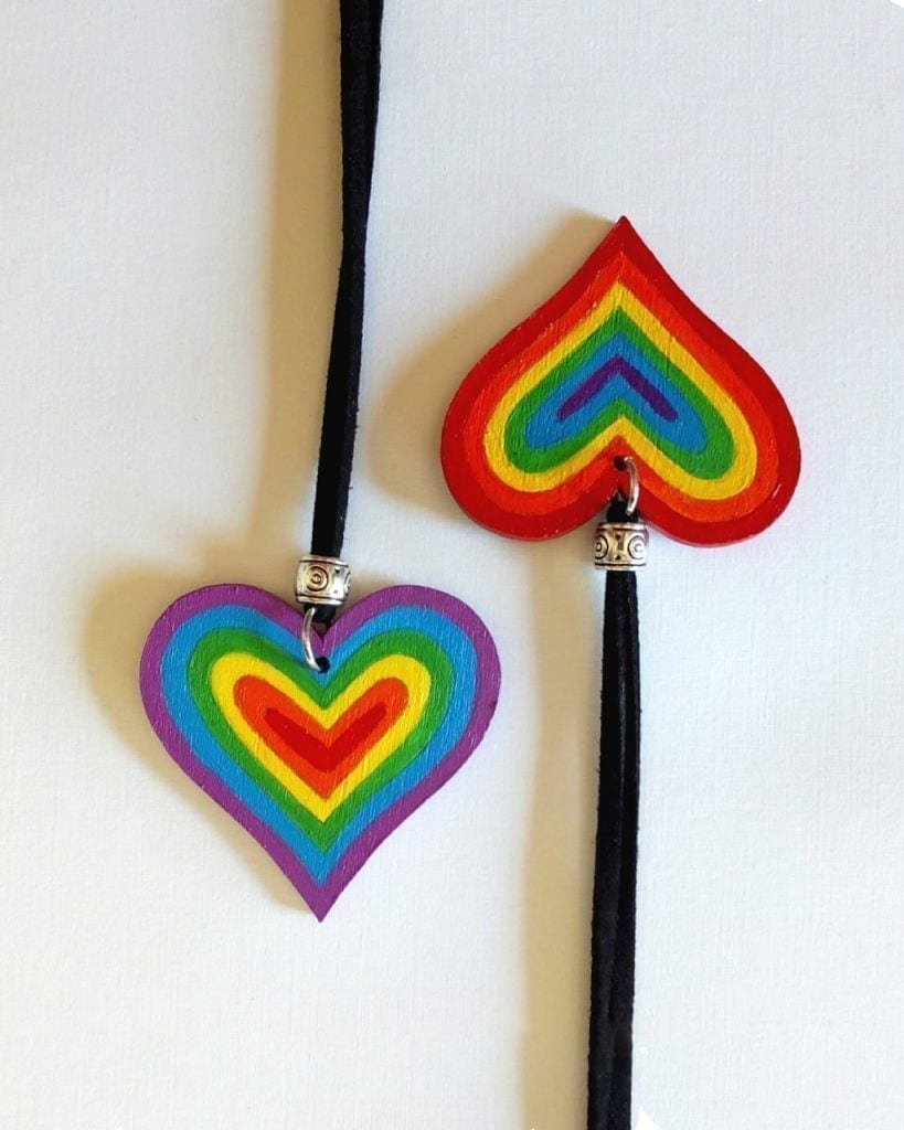 Colgante corazon arcoiris_heart pendant handmade in wood