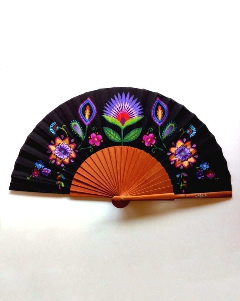 Abanico pintado a mano con flores y mandalas _ hand painted fan with flowers and mandalas