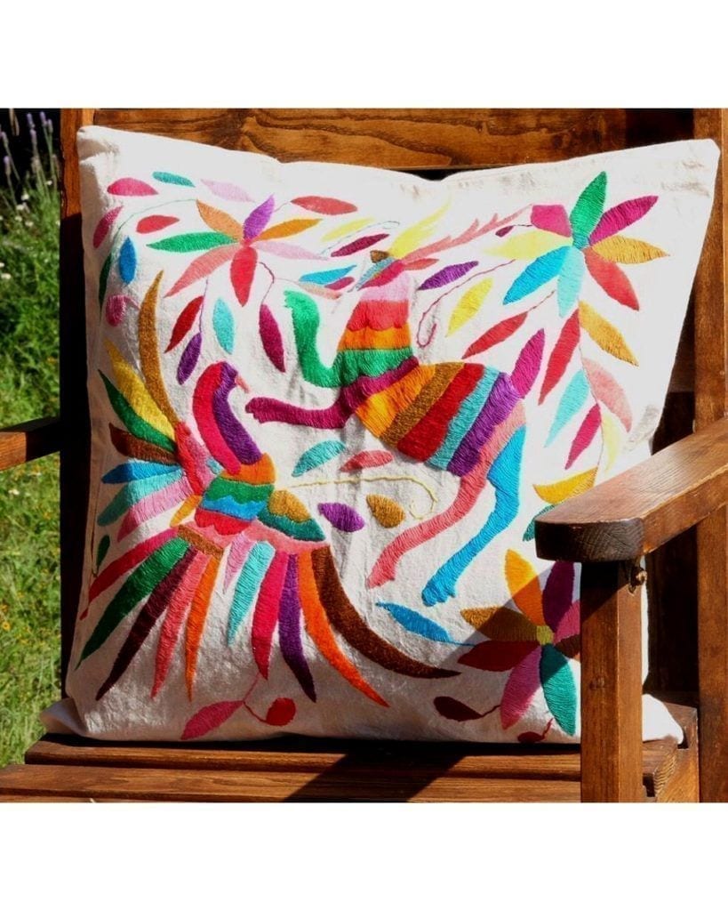 Fundas de cojin con bordado otomi mexicano ciervo y ave multicolor exterior - Cushion covers with mexican embroidery deer and bird multicolor chair