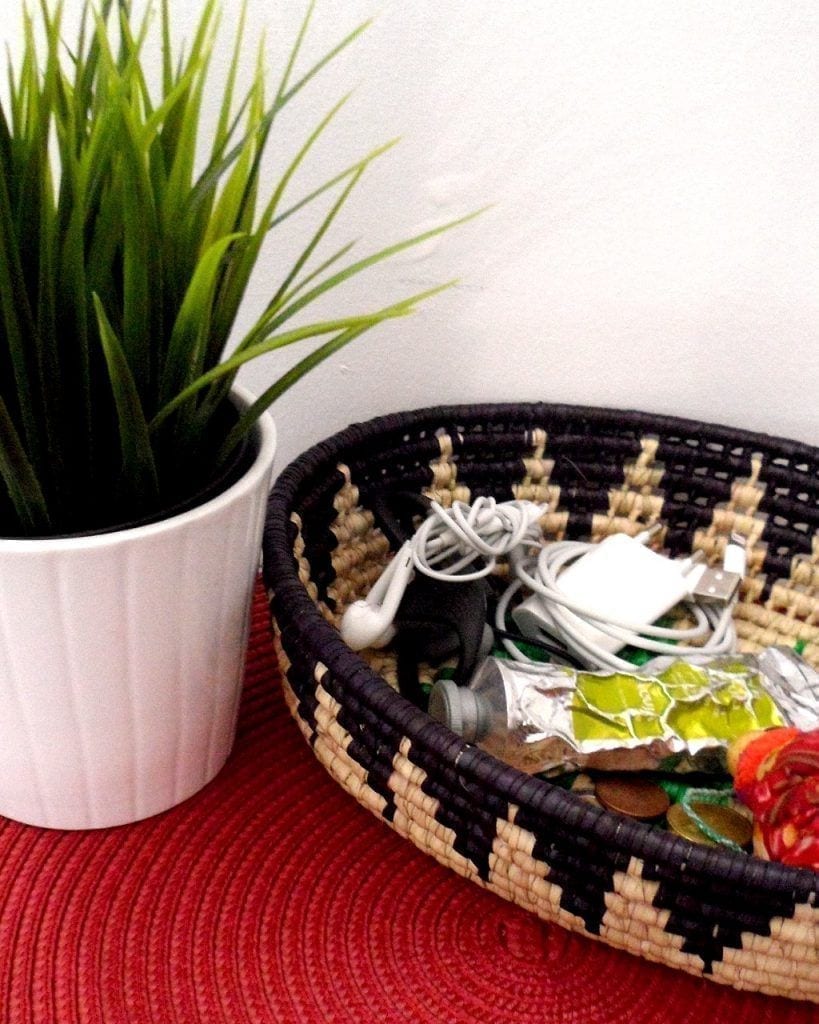 Vaciabolsillos tejido con hoja de palma _Woven basket with palm leaf_