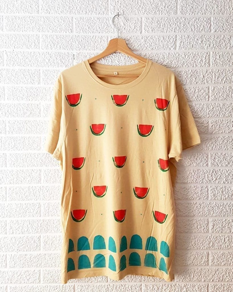 Camiseta de hombre estampado de sandia_ men's t-shirt hand printed with fruits pattern
